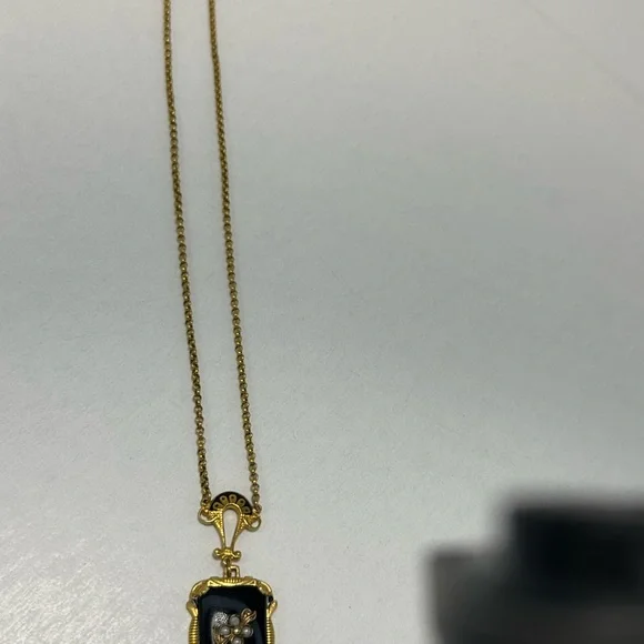 Elegant Vintage Victorian-Style Necklace with Faux Pearls - Picture 14 of 14